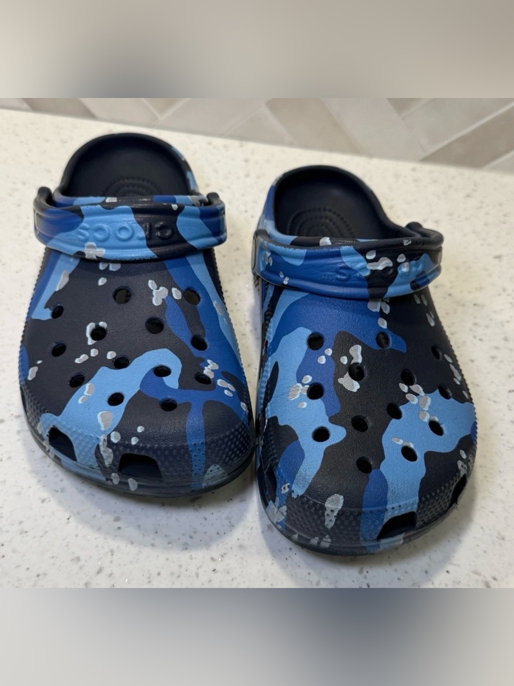 Crocs Navy Blue Camo Camouflage Clogs Sandals Shoes Womens Size 6 Mens Size 4